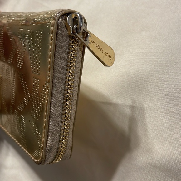Michael Kors Zip Wallet - Picture 12 of 12